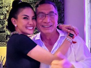 Nikita Mirzani mersaa sangat bersyukur karena bisnisnya bisa diterima oleh banyak masyarakat, netizen malah salfok dengan pakaiannya.