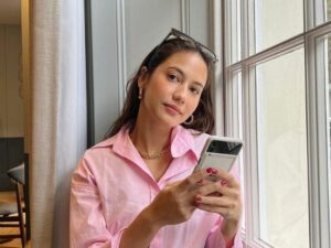 Pevita Pearce tampilkan senyuman manis mempesona yang kalahkan gula, buat banyak netizen jadi memiliki semangat yang full.