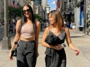 Pevita Pearce unggah foto bareng Anya Geraldine, sebut dengan kata duo hayati. Netizen makin gemes melihat keduanya.