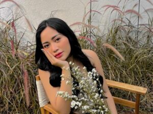 Cekricek.id - Banyak netizen mengungkapkan tak bisa menahan ketertarikan kepada Rachel Vennya, saat hanya lihat matanya ketika berenang