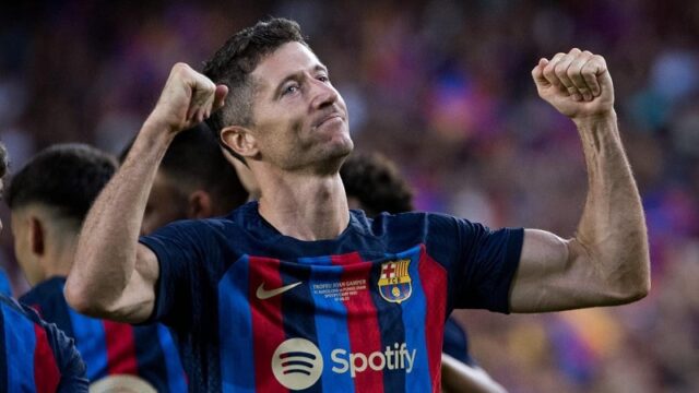 Robert Lewandowski mengalami kejadian yang tidak menyenangkan. Jam tangan senilai Rp1,1 milir miliknya nyaris hilang saat dirampok oleh dua orang pria tak bertanggung jawab