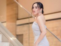 Salmafina Sunan unggah foto pemotretan bersama keluarga tercinta, wajah cantiknya menjadi banyak sorotan karena keindahannya.