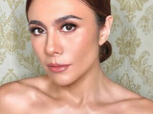 Wulan Guritno malah dipuji seperti beruang madu, karena contur wajah yang begitu tegas saat hendak menghadiri gala premiere.