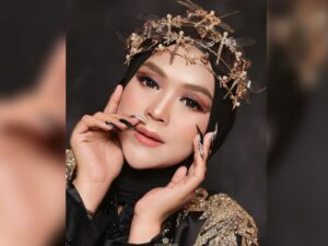 Ria Ricis bikin pangling ketika jalani pemotretan kenakan gaun hitam. Buat banyak netizen gak kedip, cantiknya mengalahkan anak gadis.