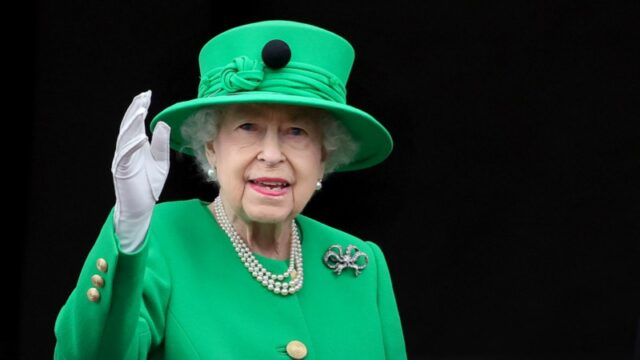 Cekricek.id - Kabar duka kali ini datang dari negeri Britania Raya, Ratu Elizabeth II meninggal dunia. Intip berbagai foto cantik masa mudanya
