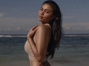 Ariel Tatum belum lama ini hebohkan jagat maya dengan unggahan di laman Instagram pribadinya yang sedang berada di tepi pantai.