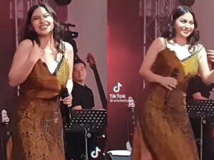 Ariel Tatum tampil menawan dan seksi denga dress ketat dengan belahan tinggi yang memperlihatkan paha mulusnya saat menghibur penonton.