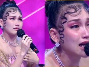 Ayu Ting Ting tak kuasa menahan tangisnya saat menyanyikan lagu bertajuk Bunga Pengantin yang dipopulerkan oleh Rita Sugiarto.