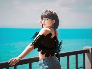Aduh Hotnya Penampilan Dinar Candy Berbikini Saat di Kupang