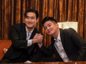 Boy William akhirnya bertemu dengan Siwon yang merupakan personil Super Junior di salah satu konser Suju  di daerah Jakarta.