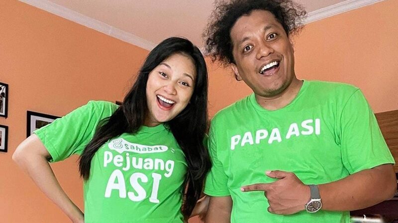 Artis cantik Indah Permatasari hari ini melahirkan anak pertamanya yang diketahui berjenis kelamin laki-laki, Sabtu (3/9/2022).