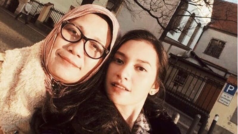 Nursyah, ibu kandung Indah Permatasari akhirnya buka suara soal kelahiran cucu pertamanya yang berjenis kelamin laki-laki.