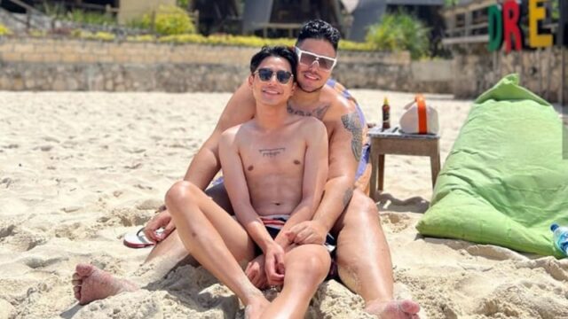 Ivang Gunawan baru saja hebohkan jagat maya dengan unggahan di laman Instagram pribadinya yang bermesraan dengan seorang cowok.
