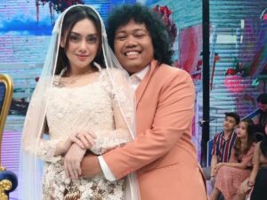 Marshel Widianto belum lama ini hebohkan jagat maya dengan pengakuannya yang dianggap netizen settingan dengan Celine Evangelista.