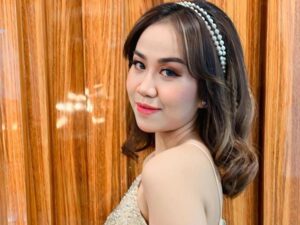 Mayang ungkap dirinya akan melakukan operasi hidung agar terlihat lebih mancung karena menurutnya hidungnya terlihat lebar.