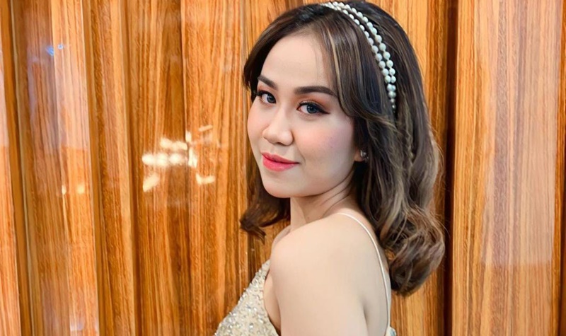 Mayang ungkap dirinya akan melakukan operasi hidung agar terlihat lebih mancung karena menurutnya hidungnya terlihat lebar.