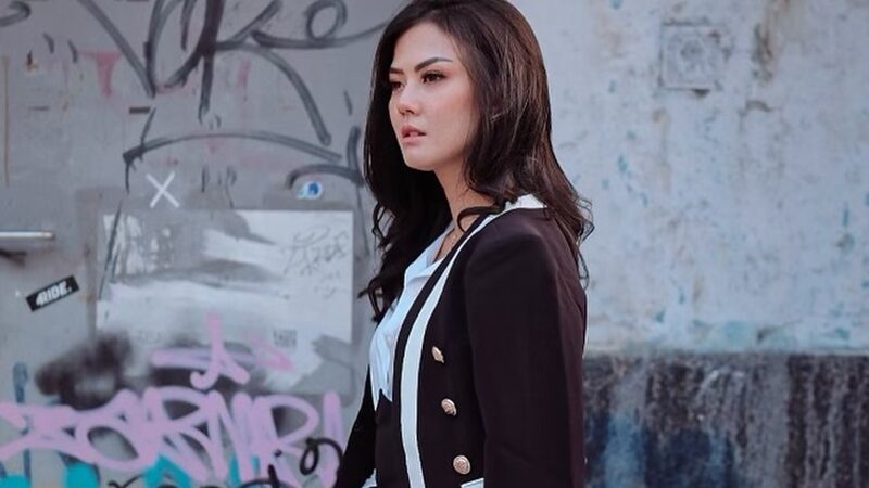 Nita Gunawan kejutkan publik dengan pengakuan dirinya yang ternyata berasal dari keluarga muslim namun memilih untuk murtad dan berbeda dari saudaranya yang lain.