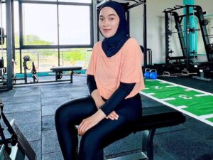 Ririe Fairus mengungkapkan dirinya belum disemangati olahraga oleh ayang sehingga tubuhnya pun banjir keringat.