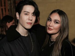 Cekricek.id - Luna Maya melalui unggahan di akun media sosialnya membagikan beberapa potret saat dirinya mengikuti Milan Fashion Week di Milan, Italia. Pada salah satu foto, artis cantik itu tampak berdiri bersanding dengan salah satu member boy band GOT7, Yugyeom.