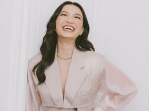 Pencapaian seorang Raline Shah dalam berkarier tak serta merta diraihnya dengan cara instan. Dia menerapkan sebuah prinsip untuk menepis rasa takut dengan cara menyuruki hidup. Hal itu disampaikannya melalui unggahan terbaru di akun Instagram pribadinya yang dikutip, Senin (19/9/2022).