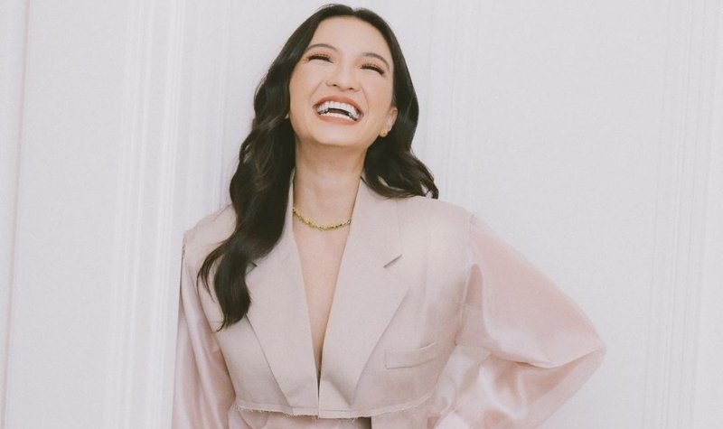 Pencapaian seorang Raline Shah dalam berkarier tak serta merta diraihnya dengan cara instan. Dia menerapkan sebuah prinsip untuk menepis rasa takut dengan cara menyuruki hidup. Hal itu disampaikannya melalui unggahan terbaru di akun Instagram pribadinya yang dikutip, Senin (19/9/2022).