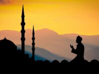 Cekricek.id - Lupa adalah sifat dasar kita sebagai seorang manusia. Ada kalanya kita terlupa mengucap rasa syukur atas nikmat yang diberikan oleh Allah SWT. Begitu teringat, kita cenderung memanjatkan rasa syukur tersebut dalam kondisi yang sudah terlambat. Namun, apakah rasa syukur tersebut masih diterima?