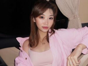 Livy Renata terang-terangan menggoda aktor tampan Jefri Nichol untuk minta dijemput olehnya dalam sebuah unggahan terbaru di Instagram.