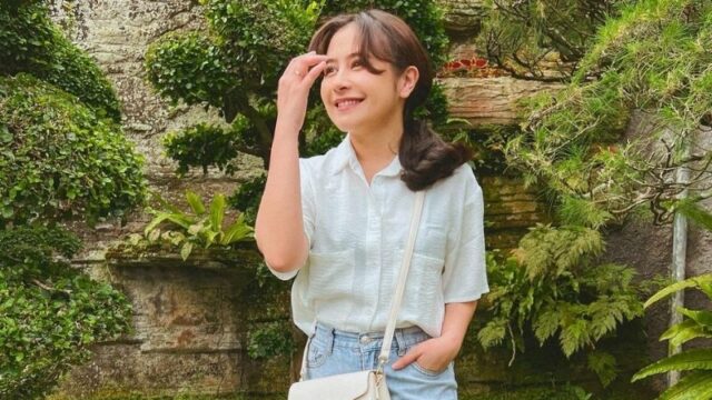 Prilly Latuconsina membagikan foto dengan tampilan barunya setelah memotong rambut lewah unggahan Instagram, dikutip Kamis (15/9/2022). Terlihat lebih fresh dan muda, tapi netizen malah salah fokus pada sebuah cincin yang melingkar di jari manis artis cantik itu.