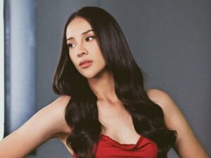 Anya Geraldine mengajak followersnya untuk bermain tenis bersama. Mengetahui hal itu, para penggemarnya langsung rebutan minta diajak.