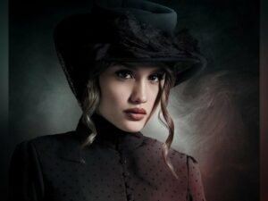 Cinta Laura sudah merilis poster dirinya yang memerankan sosok hantu noni Belanda. Kecantikanya membuat netizen tak merasa takut.