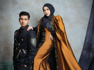 Cekricek.id - Ria Ricis dan sang suami, Teuku Rushariandi, membagikan hasil photoshoot mereka melalui akun media sosialnya, dikutip Jumat (23/9/2022). Pasangan suami istri yang baru dikaruniai seorang anak itu tampil dengan sangat serasi dan dengan setelan pakaian yang terlihat begitu mewah.