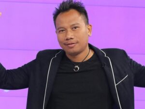 Vicky Prasetyo mengaku dapat juara pertama muhadhoroh sewaktu di pesantren, tetapi kini ia jarang memperlihatkan kepandaiannya itu lantaran malu dengan akhlaknya.