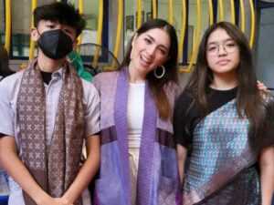 Cekricek.id - Punya dua anak yang beranjak remaja, aAngel Karamoy justru masih terlihat awet muda, netizen berminat jadi ayah sambung anaknya