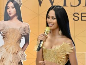 Cekricek.id - Lagi-lagi itu bisa dibuat tak berkutik ketika melihat pesona dan kecantikan dari seorang Aura Kharisma, mirip barbie hidup