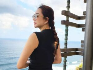 Cekricek.id - Wanita pemersatu bangsa, Aura Kasih memang begitu populer di mata kaum pria. Banyak yang berminat mewarnai hidupnya.