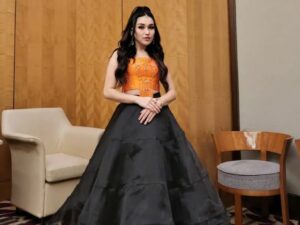 Cekricek.id - Berkat paras cantik yang dimilikinya, pedangdut Ayu Ting Ting selalu menjadi sorotan, kenakan rok mengembang mirip bonek