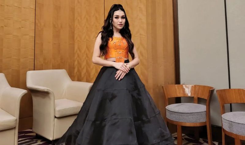Cekricek.id - Berkat paras cantik yang dimilikinya, pedangdut Ayu Ting Ting selalu menjadi sorotan, kenakan rok mengembang mirip bonek