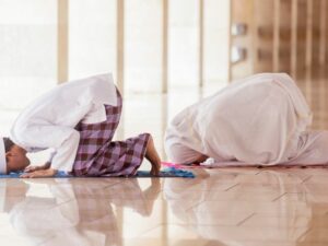 Cekricek.id - Setiap manusia pasti ingin menjadi golongan yang diangkat derajatnya oleh Allah, dua golongan ini akan Allah angkat derajatnya