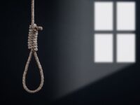 Salah satu hal yang tidak menyenangkan dalam hidup adalah merasa kesepian. Ditinggal orang yang dicintai bisa menyebabkan kesedihan yang mendalam dan bunuh diri