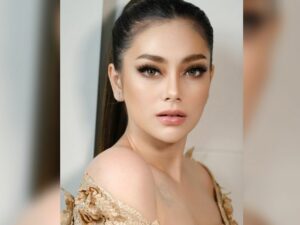 ekricek.id - Celine Evangelista mengungkapkan arti istri bagi dirinya terlalu kompleks, selain jadi partner juga sebagai pel**ur yang baik