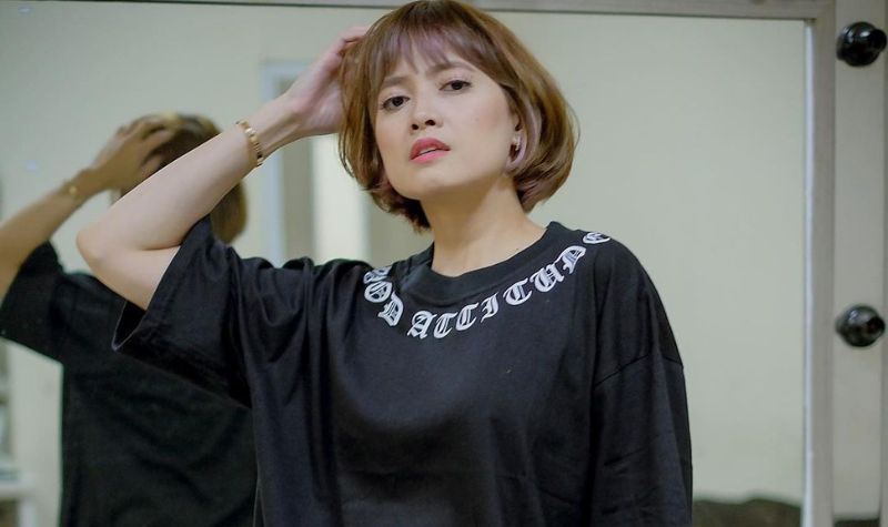 Cekricek.id - Nama Chika Jessica dikenal sebagai seorang pembawa acara sekaligus juga pelawak, kini gak kepikiran buat menikah