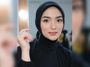 Cekrcek.id - Kecantikan paras daripada artis cantik Citra Kirana akan selalu membuat banyak orang berdecak kagum, terutama dengan outfit hitam