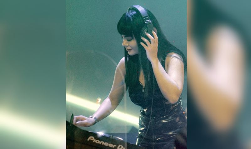 Cekricek.id - Sebagai seorang DJ sekaligus juga penyanyi, Dinar Candy dikenal dengan kemampuannya dan lantang berpendapat