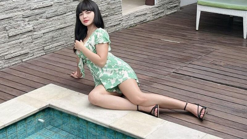 Cekricek.id - Dinar Candy pernah tolak seorang pengusaha yang mendekatinya karena sudah tua, akibatnya ia dilarang masuk club malam