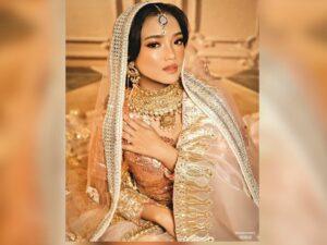 Cekricek.id - Putri bungsu dari haji Faisal dan ibu Dewi Zuhriati, Fuji mendapat banyak pujian dari netizen. Kenakan saree india mirip pengantin
