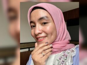 Cekricek.id - Rasanya tidak ada netizen yang tidak mengenal sosok Intan Nuraini. Tapi rupanya dulu sang suami tidak tahu jika ia adalah artis