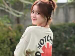 Cekricek.id - Bagi pecinta game pastinya sudah tidak asing dengan nama wanita cantik Kayes. Ia rupanya dipilihkan orang lain saat ngambil jurusan