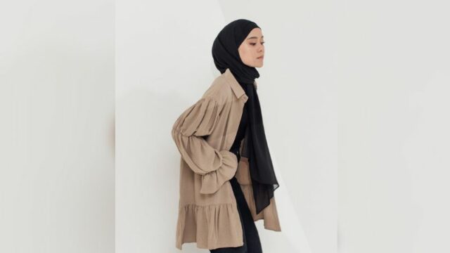 Cekricek.id - Lesti Kejora dikenal menjadi seorang ibu muda dan sosok selebriti muda yang begitu tajir, pose sakit perutnya dipuji kece