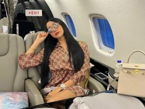 Cekricek.id - Selebgram Lucinta Luna dianggap memiliki vibe seperti halnya seorang ibu pejabat. Hal itu diungkap oleh banyak netizen.