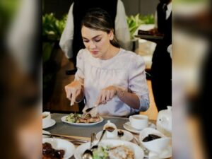 Cekricek.id - Luna Maya sering mendapat banyak pujian selain dari wajah cantiknya yang begitu mempesona. Buat netizen jadi mabuk kepayang
